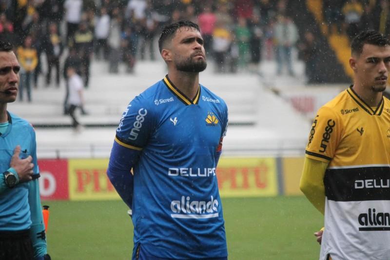 Depois de boa atuação contra o Grêmio, Gustavo deixa críticas de lado e foca no Cruzeiro