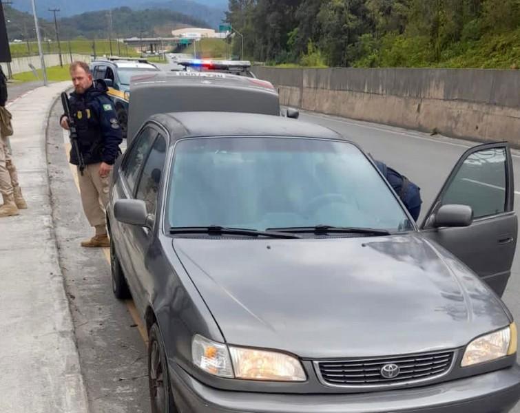 Santa Catarina: PRF prende homem que sequestrou menina de 12 anos em Pomerode