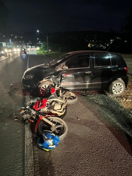 Motociclista fica gravemente ferido após colisão com carro na SC-108 em Orleans