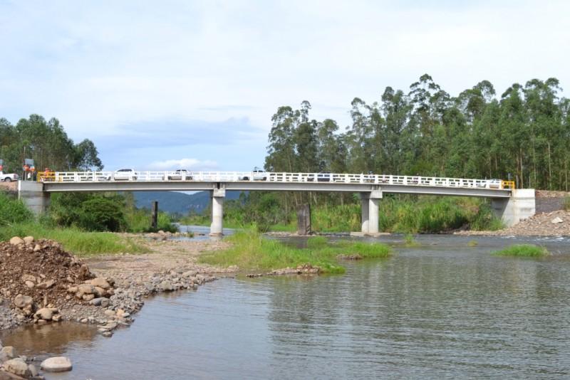 Ponte de concreto é inaugurada em Morro Grande