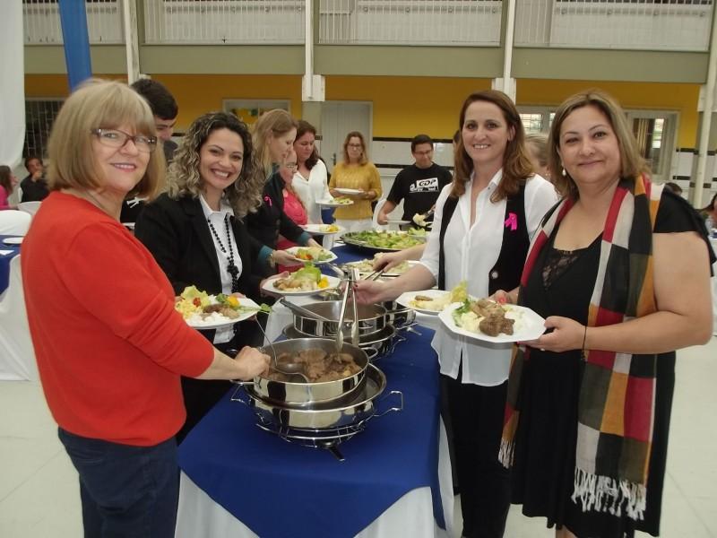 Professores da APAE de Içara em festa