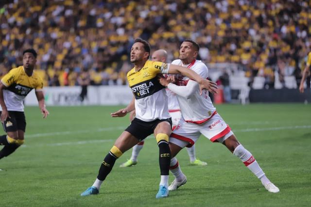 Criciúma busca vitória fora de casa para retomar liderança da Série B do Brasileirão