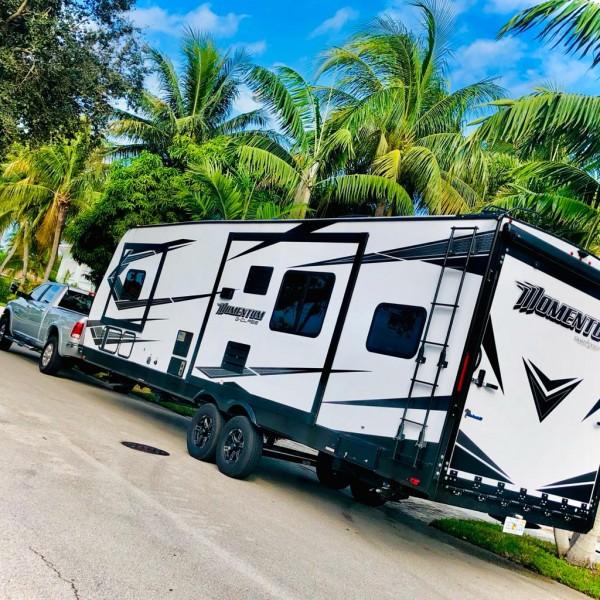 Criciumense viaja em trailer pelos EUA e faz relato sobre vida no país durante a pandemia
