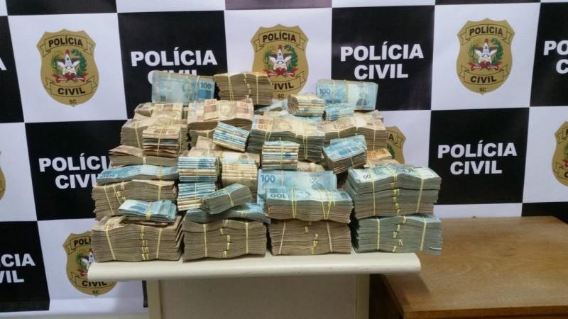 Após mais de uma tonelada de maconha, Polícia Civil apreende quase R$ 2 milhões
