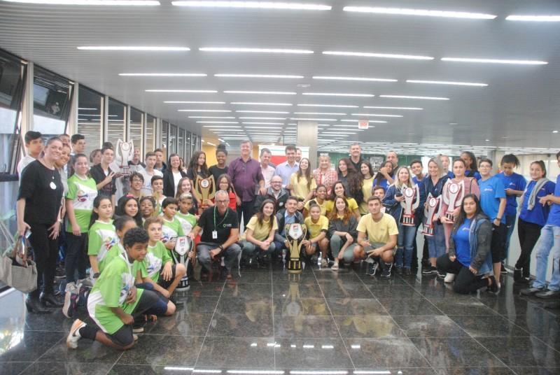 Escolas campeãs do Jesc em Criciúma recebem premiações