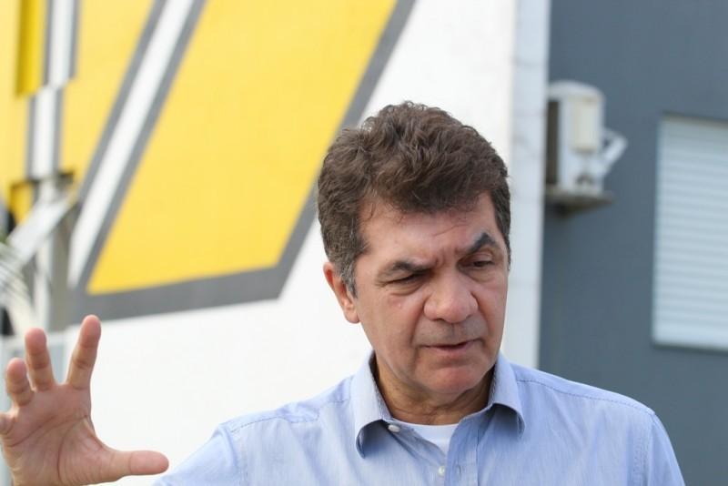 Salvaro assina decretos e comunica novas medidas adotadas pelo Governo Municipal 