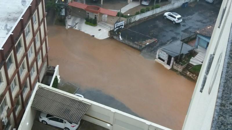 Defesa Civil contabiliza em torno de 30 chamados após tempestade 