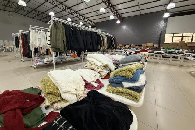 Bazar Solidário em Criciúma terá roupas, calçados e acessórios a partir de R$ 2,50