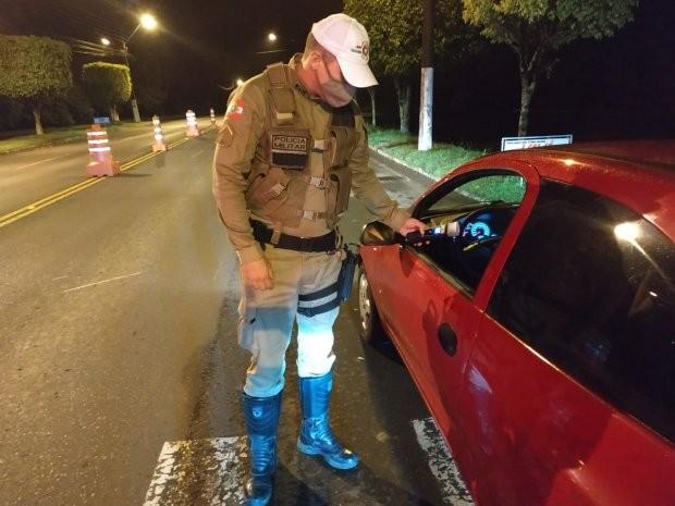 Forças de segurança se unem para reduzir violência no trânsito em SC durante a temporada