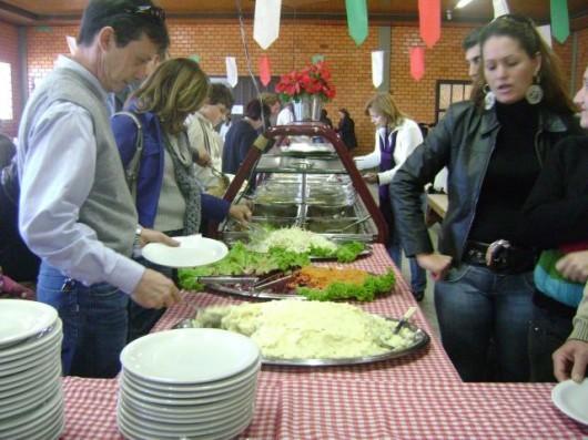 Almoço típico leva mais de cinco mil pessoas a NV