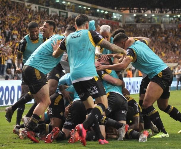Criciúma divulga lista com nomes de 14 jogadores que não terão contratos renovados