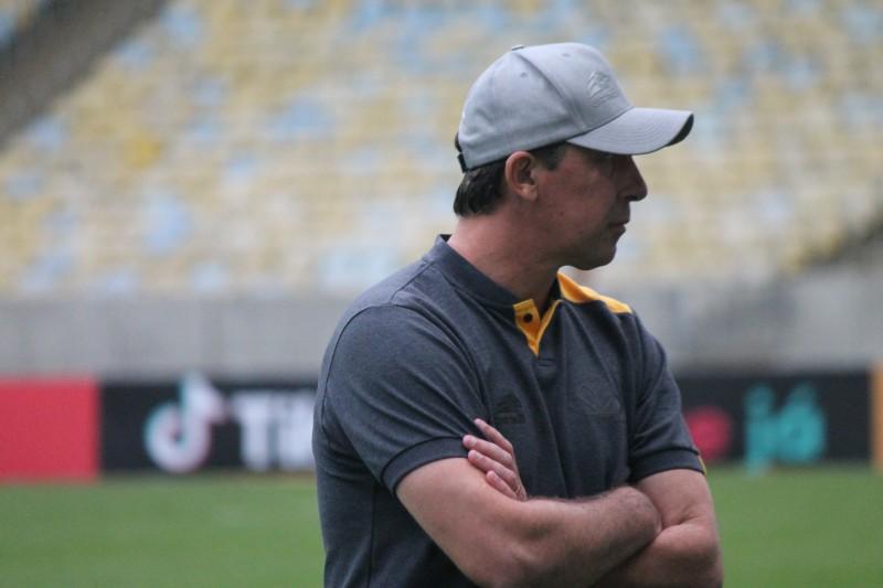 Trabalhar com elenco para não ter impacto negativo em campo é uma das missões de Baier