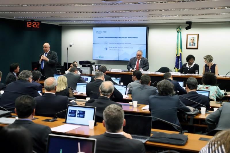 Deputados criticam novas regras da Lei Rouanet