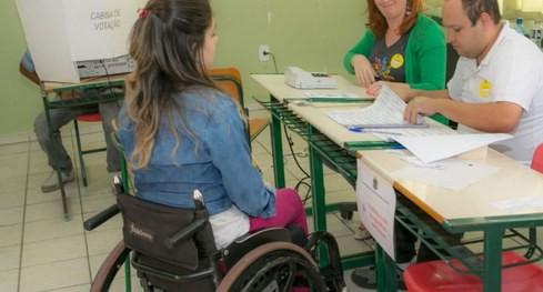 Eleitores podem solicitar transferência temporária para seção com acessibilidade