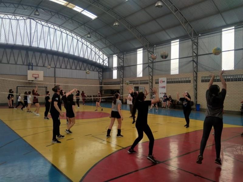 + Esporte + Futuro: FME Criciúma oferece aulas gratuitas de vôlei