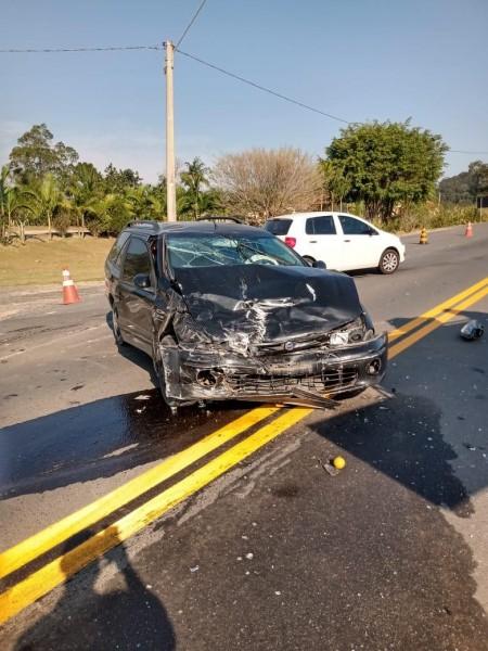 Colisão entre dois carros é registrada na SC-108, em Cocal do Sul