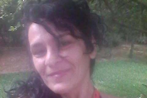 Mulher que morreu após colidir motocicleta em caminhão guincho é identificada
