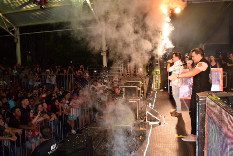 Mais de 10 mil pessoas participam da abertura do 2° Natal Encantado 