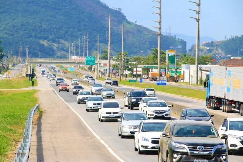 BR-101 em SC registra filas de mais de 30 quilômetros nesta quarta; confira trecho