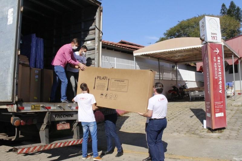 Saúde de Forquilhinha recebe macas e camas clínicas da JBS