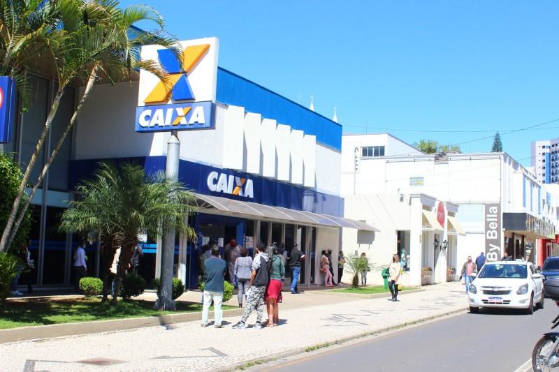 Beneficiários do Bolsa Família com NIS final 2 recebem hoje auxílio