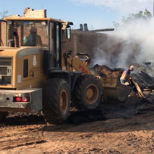 Incêndio de grande proporção destrói depósito de empresa de laticínios em Sangão