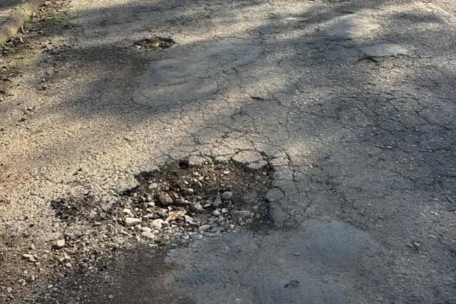 Buracos no bairro São Francisco viram pauta na Câmara e vereador cobra melhorias em Criciúma