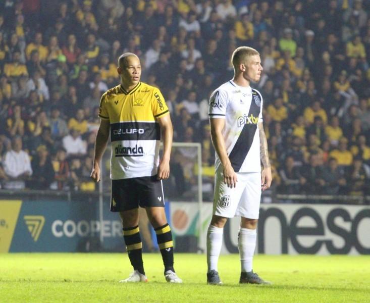 Sem vencer há quatro jogos, Criciúma recebe Ponte Preta no Majestoso 
