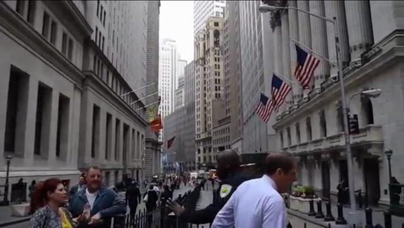 Índices da bolsa dos EUA se recuperam levemente após queda recorde