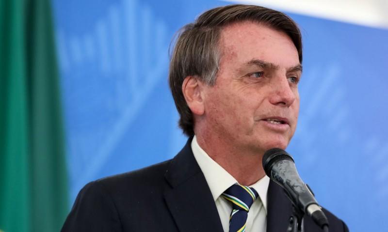 Bolsonaro anuncia aumento do salário mínimo para R$ 1.100