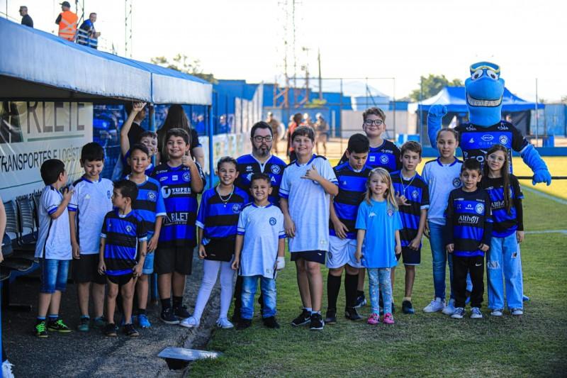 Atlético Tubarão lança projeto social com aulas gratuitas de futebol