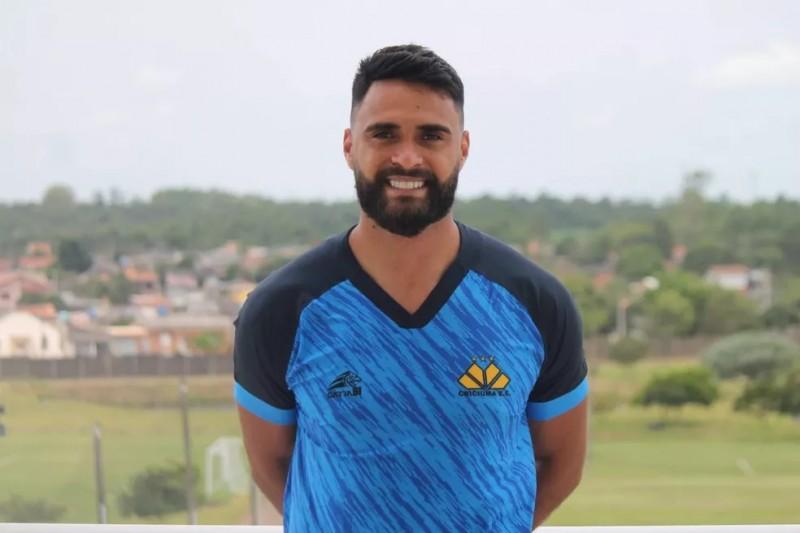 Santa Cruz faz sondagens por goleiro Gustavo do Criciúma 