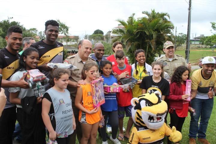 Mais de 400 crianças atendidas pelos Cras de Criciúma são presenteadas