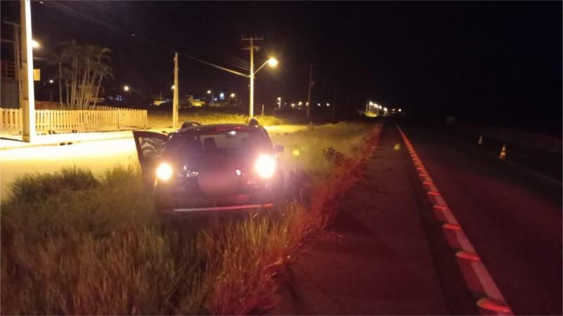 Laguna: duas pessoas ficam feridas em colisão entre carro e moto  