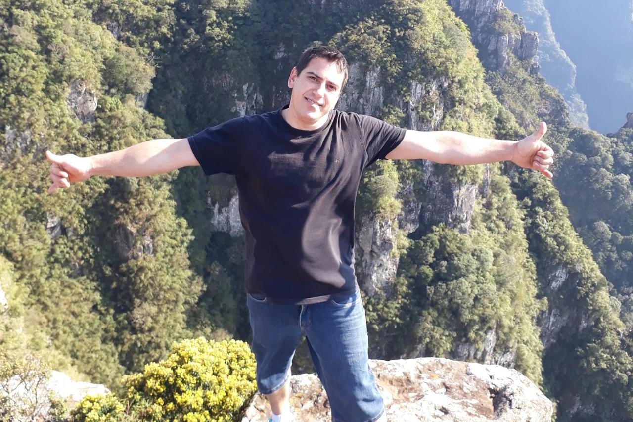 Identificado homem que morreu afogado após salvar o filho em Balneário Esplanada