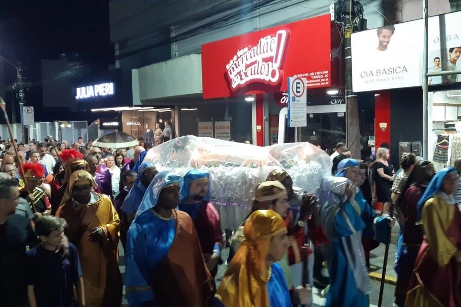 Procissão Luminosa do Senhor Morto deve reunir milhares de fiéis em Tubarão
