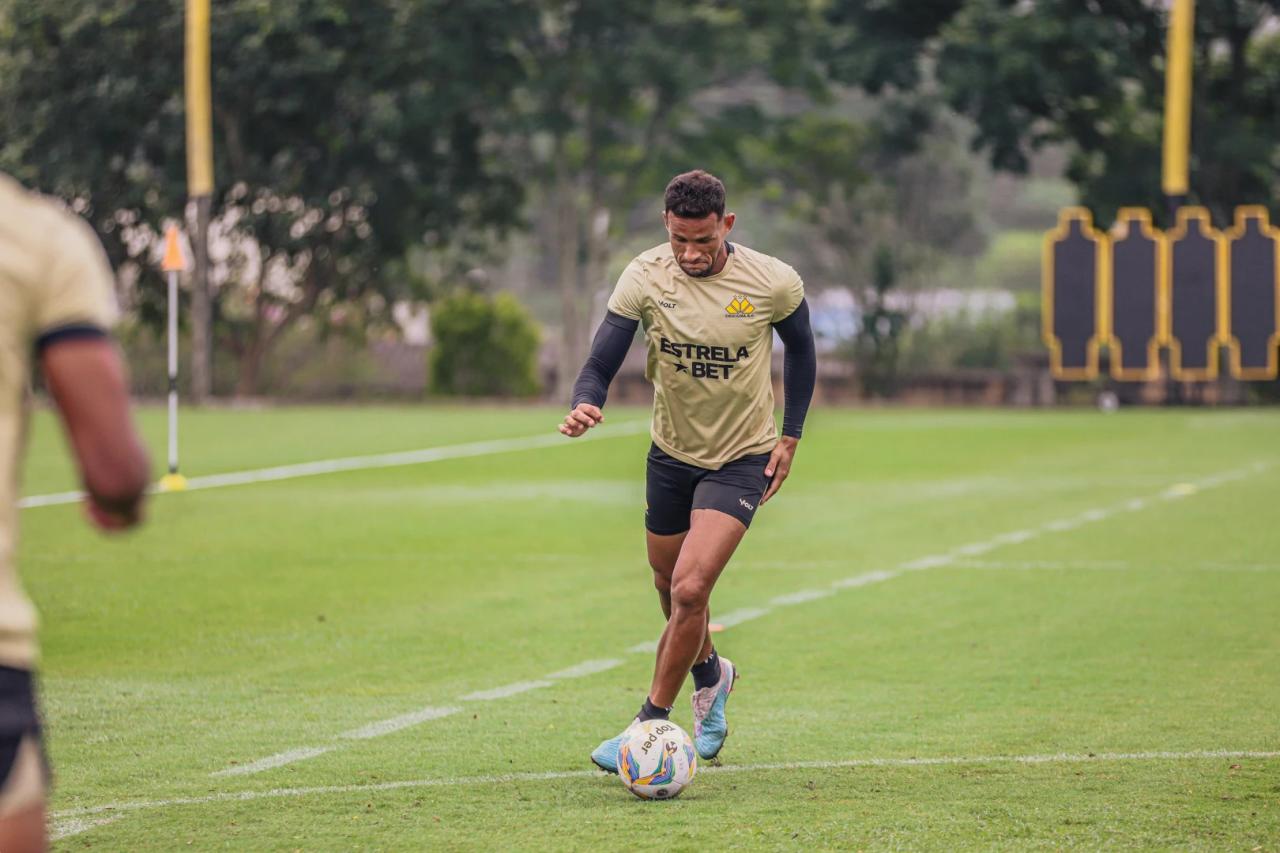 Com elenco reformulado e novo técnico, Criciúma estreia na temporada disputando título