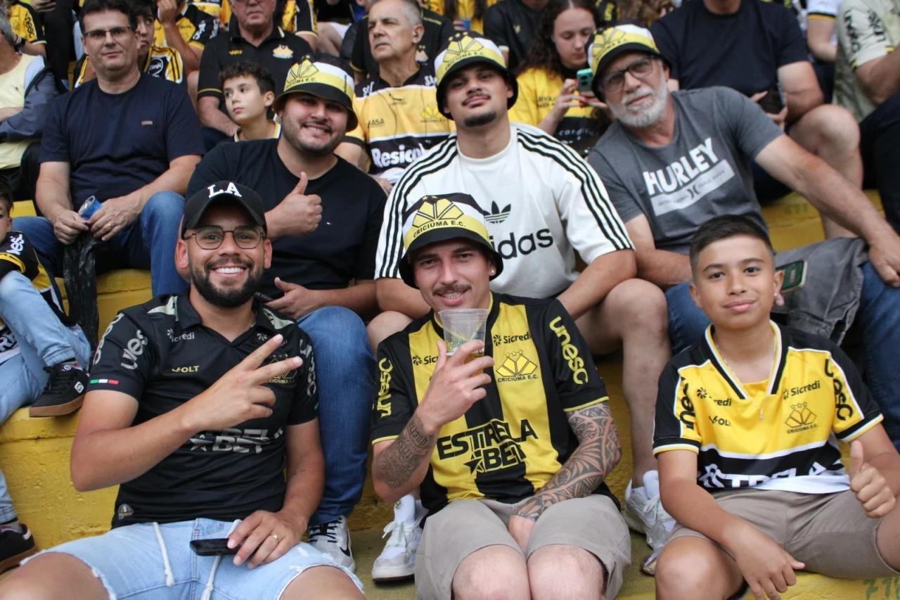 Mais de 18 mil torcedores carvoeiros saem frustrados do HH após derrota do Criciúma diante do Flamengo
