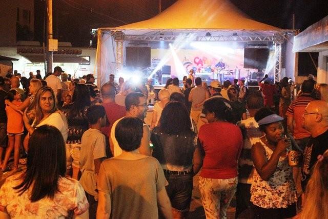 Clima familiar marca a primeira noite de CarnaRincão