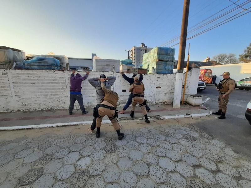 Polícias Civil e Militar realizam operação em Araranguá