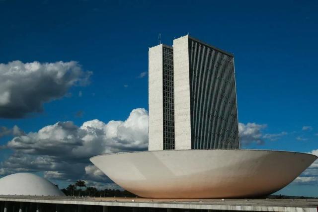 Aluguel consignado: Câmara aprova projeto que permite desconto direto no salário do trabalhador