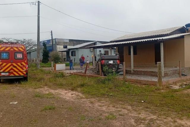 Capotamento deixa motorista ferida na SC-290