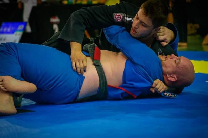 Lutador tubaronense de jiu-jitsu é campeão da Copa Desterro