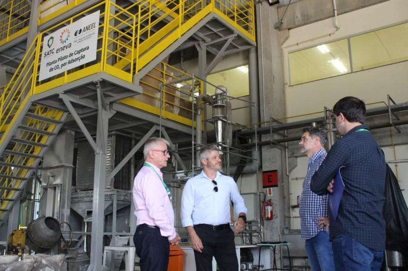 Vice-presidente da Câmara do Comércio Brasil/Austrália conhece projetos da UniSatc