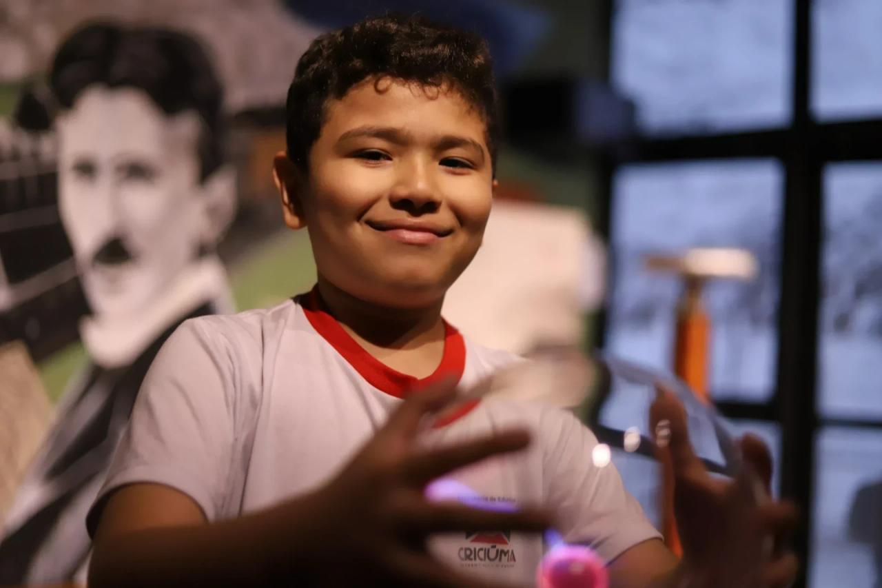 Energia solar vira ferramenta educativa, abastece escolas e impulsiona o aprendizado em Criciúma