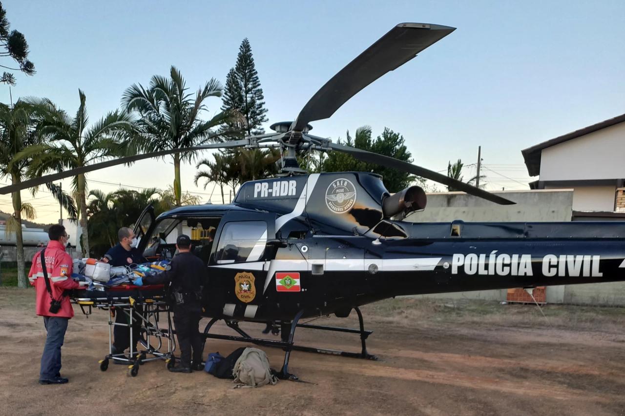 Criança fica gravemente ferida após cair de sacada em Sangão