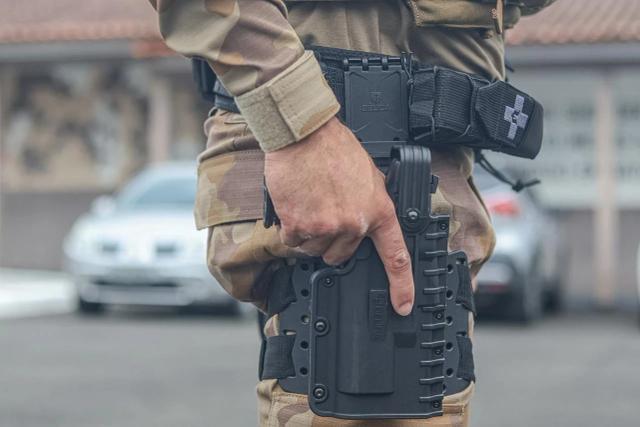 Morador é surpreendido por criminosos armados e tem carro roubado em Criciúma