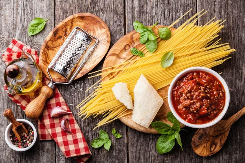 Escola de Gastronomia na Unesc ensina a preparar massas e molhos