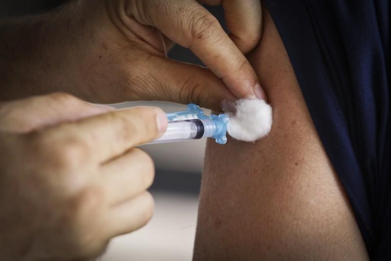 Içara vacina pessoas a partir de 32 anos contra a Covid-19 nesta quarta e quinta-feira