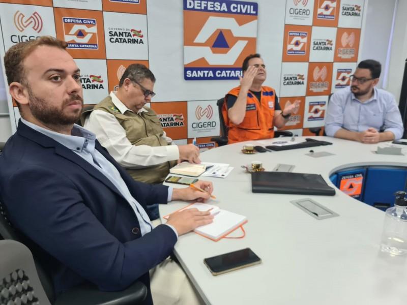 Repasse de recursos para municípios atingidos pelas chuvas é discutido em reunião na Defesa Civil 